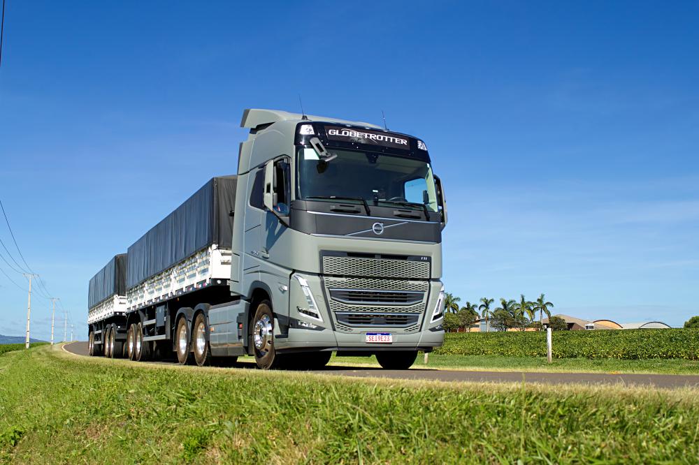 Com 7,2 mil unidades emplacadas, Volvo FH é o mais vendido do país