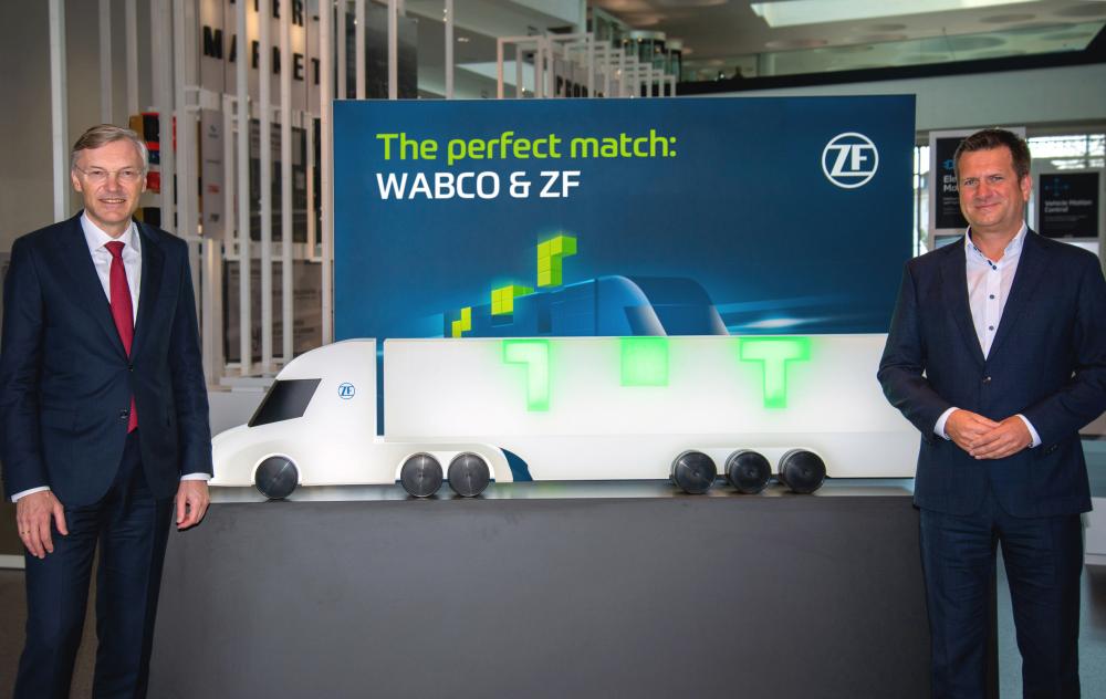 Wolf-Henning Scheider, CEO da ZF, e Fredrik Staedtler, que liderará a divisão Commercial Vehicle Control Systems da ZF
